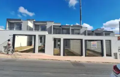 Linda casa geminada 03 quartos com suate e closet no alvorada em contagem
