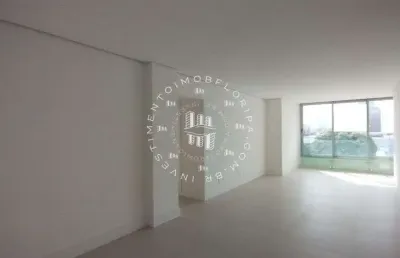 Apartamento com 3 dormitórios no bairro da agronômica, floripa.
