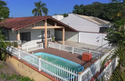Casa ampla, estrutura sólida e muito bem localizada 400 mts da praia no balneário cambiju região central de itapoá.