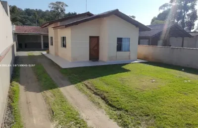 Casa espaçosa com edícula para venda no balneário princesa do mar, localizado na cidade de itapoá / sc.