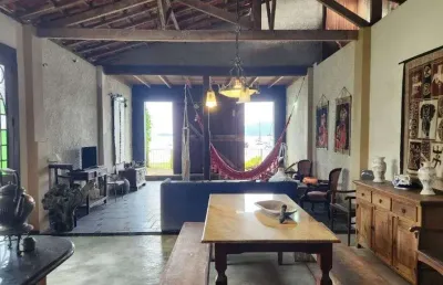 Casa à venda em paraty-rj, várzea do corumbê: 2 quartos, 1 suíte, 2 salas, 2 banheiros, 4 vagas de garagem, 165m² de área.