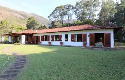 Sítio com quatro suítes e 23.000m² de terreno a venda no quebra frascos - teresópolis/rj - código 1105