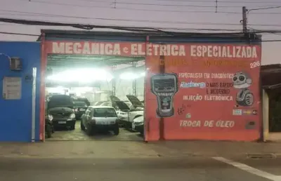 Seu novo espaço: sobrado comercial com galpão aberto à venda