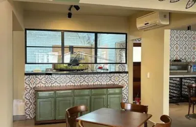Casa comercial à venda no bairro vila rezende com 253m² | amplo salão comercial e 2 suítes no segundo andar.