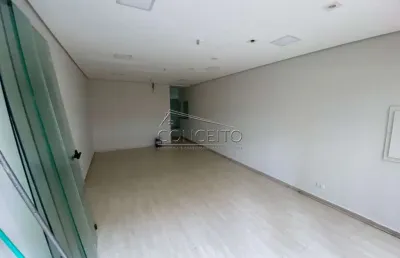 Sala comercial para locação no centro de piracicaba com 145 m² | amplo salão, 2 banheiros, 7 provadores e jardim de inverno.