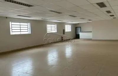 Salão comercial para locação com 432 m² | 2 pavimentos, 4 salas, 2 vestiários, 2 banheiros, cozinha e copa.