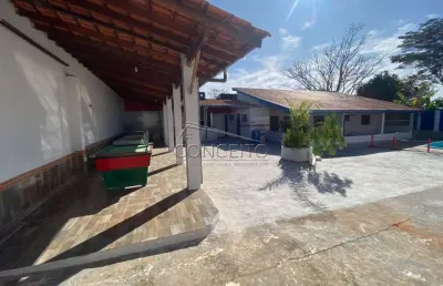 Chácara à venda em rio das pedras com área gourmet, piscina, campo de futebol e 3 vagas de garagem.