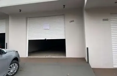 3 barracões à venda no centro de piracicaba com 110 m² | 2 banheiros, escritório e quintal.