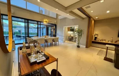 Sobrado de alto padrão à venda no modo porteira fechada, no residencial jatobás com 532 ² | 4 suítes, sendo 3 suítes master com closet e banheira.