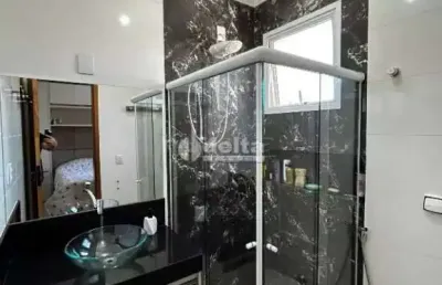 Casa disponível para venda no bairro alto umuarama em uberlândia-mg