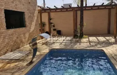 Casa disponível para venda no bairro santa mônica em uberlândia-mg