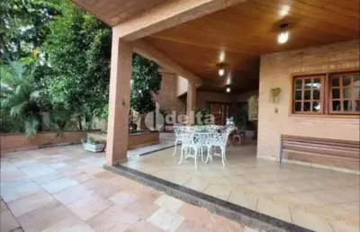 Casa disponível para venda no bairro cidade jardim em uberlândia-mg