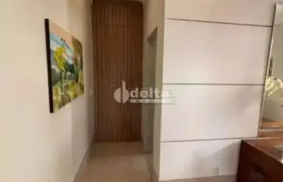 Casa no condomínio royal park disponível para venda em uberlândia-mg