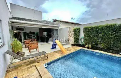 Casa disponível para venda no bairro santa mônica em uberlândia-mg