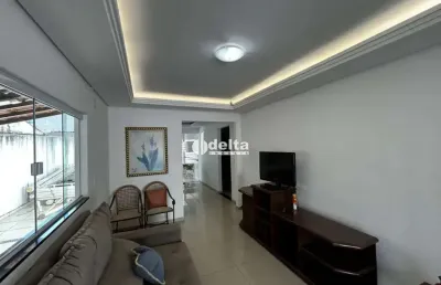 Casa residencial disponível para venda no bairro santa mônica em uberlândia-mg