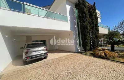 Casa no condomínio royal park disponível para venda em uberlândia-mg