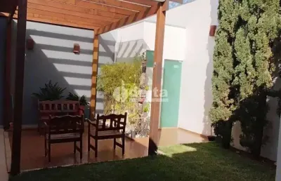 Casa residencial disponível para venda no bairro granada em uberlândia-mg