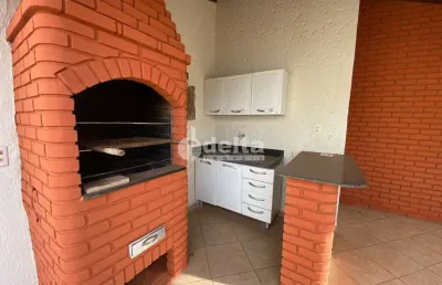 Casa no condomínio jardim imperial disponível para venda em uberlândia-mg