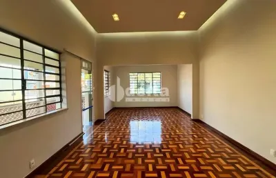 Casa comercial disponível para locação/venda no bairro centro em uberlândia-mg