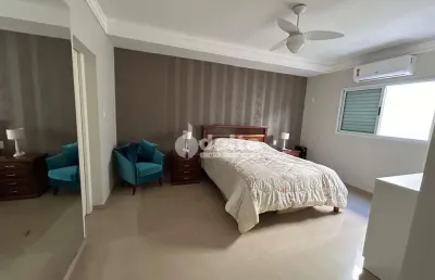 Casa no condomínio royal park disponível para venda em uberlândia-mg