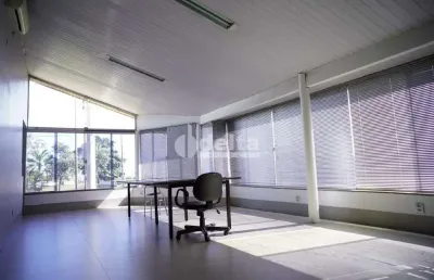 Prédio disponível para venda no bairro umuarama em uberlândia-mg