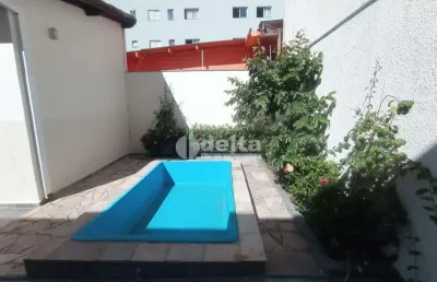 Casa residencial disponível para venda no bairro umuarama em uberlândia-mg