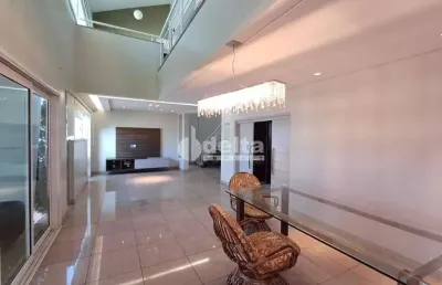 Casa no condomínio royal park disponível para venda em uberlândia-mg