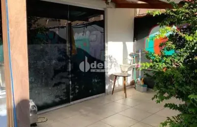 Casa residencial disponível para venda no bairro santa mônica em uberlândia-mg