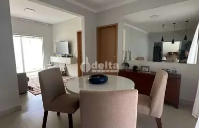 Casa residencial disponível para venda no bairro chácaras tubalina e quartel em uberlândia-mg.