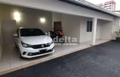 Casa residencial disponível para venda no bairro santa mônica em uberlândia-mg
