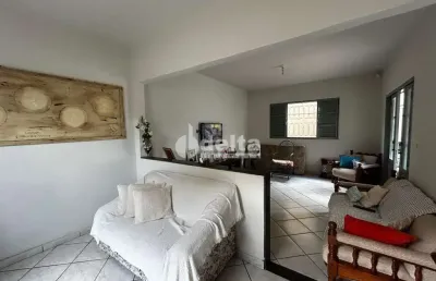 Casa residencial disponível para venda no bairro presidente roosevelt em uberlândia-mg