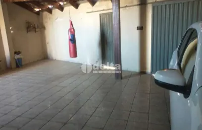 Casa com 3 quartos à venda no Jaraguá, Uberlândia 