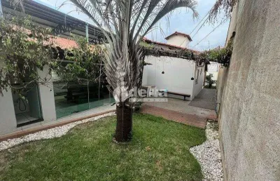 Casa residencial disponível para venda no bairro nossa senhora das graças em uberlândia-mg