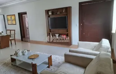 Casa residencial disponível para venda no bairro jardim patrícia em uberlândia-mg