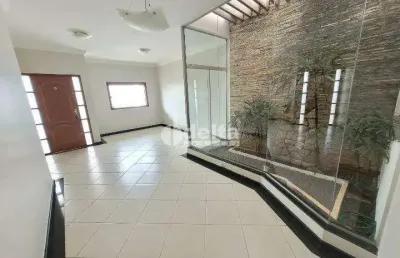 Casa residencial disponível para locação e venda no bairro osvaldo rezende em uberlândia-mg