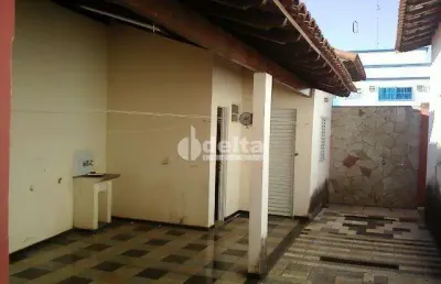 Casa residencial disponível para venda no bairro santa mônica em uberlândia-mg