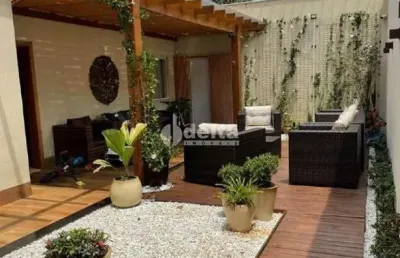 Casa residencial disponível para venda no bairro santa mônica em uberlândia-mg