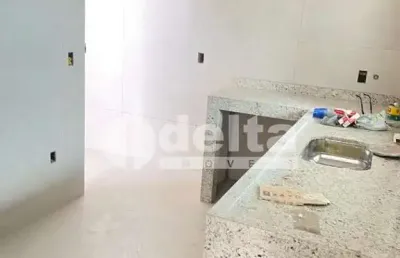 Casa residencial  disponível para venda no bairro santa mônica em uberlândia-mg