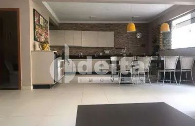 Casa residencial disponível para venda no bairro presidente roosevelt em uberlândia-mg
