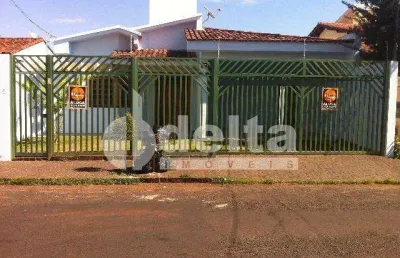 Casa residencial disponível para venda e locação no bairro santa mônica em uberlândia-mg