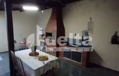 Casa residencial disponível para venda no bairro presidente roosevelt em uberlândia-mg