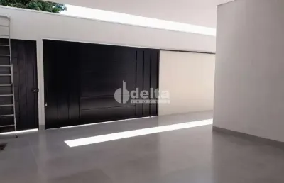 Casa com 3 quartos à venda no Jardim Europa, Uberlândia 