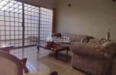 Casa residencial disponível para venda no bairro saraiva em uberlândia-mg.