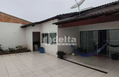 Casa com 3 quartos à venda no Jardim Europa, Uberlândia 