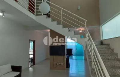 Casa no condomínio royal park disponível para venda em uberlândia-mg