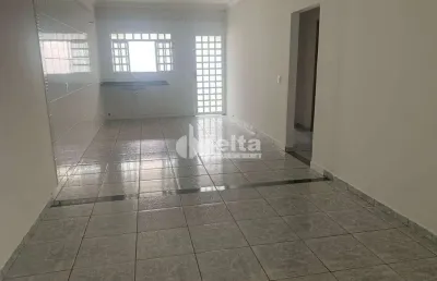 Casa com 3 quartos à venda no Jardim Europa, Uberlândia 
