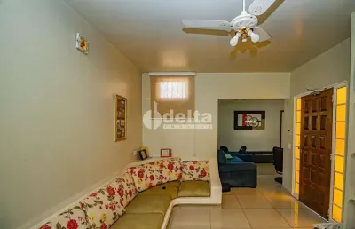 Casa residencial disponível para venda no bairro saraiva em uberlândia-mg.