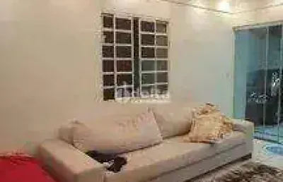 Casa residencial disponível para venda no bairro jardim holanda em uberlândia - mg.