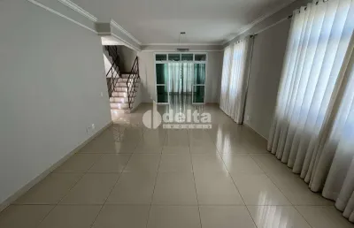 Casa no condomínio jardins barcelona disponível para venda em uberlândia-mg
