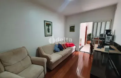 Casa residencial disponível para venda no bairro nossa senhora aparecida em uberlândia-mg